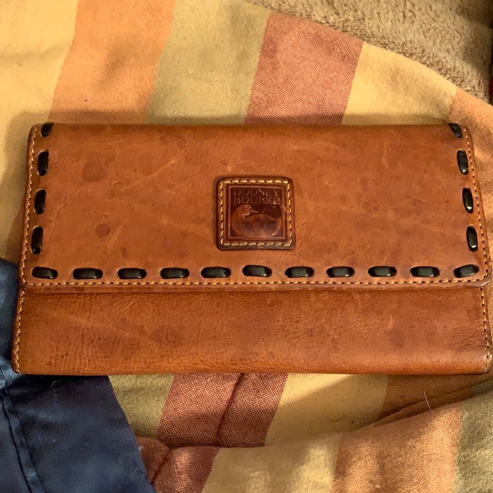 Dooney & Bourke wallet